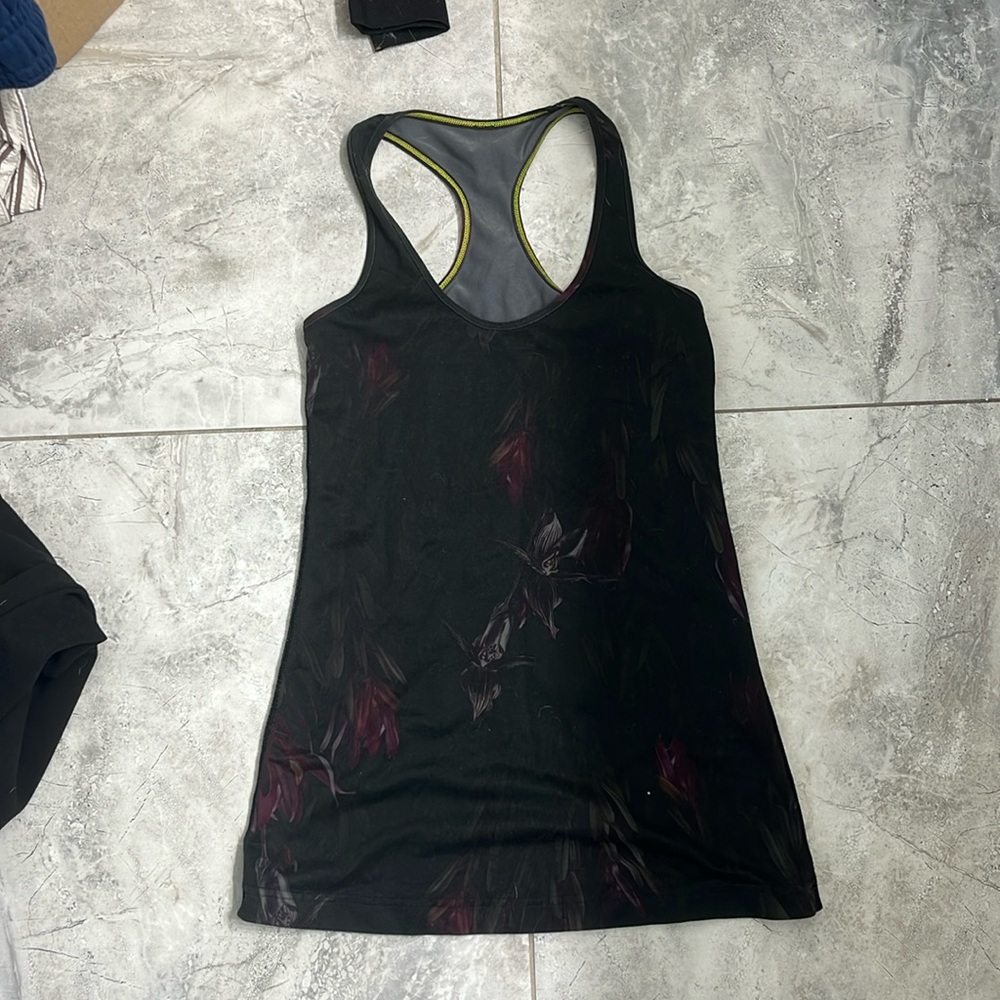 LULULEMON FLORAL FITTED TANK